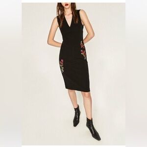 🌻NWT ZARA Woman V-Neck Sleeveless Sheath Dress w/embroidered Floral patches